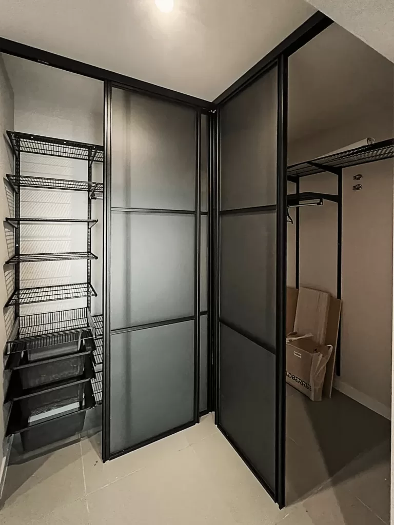 сдвижная дверь зеркало без видимых направляющих для гардеробной, гардеробная комната двери купе