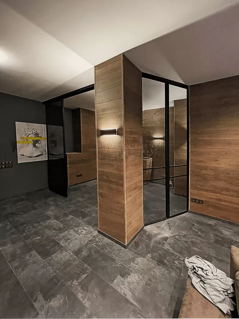 сдвижная дверь зеркало без видимых направляющих для гардеробной