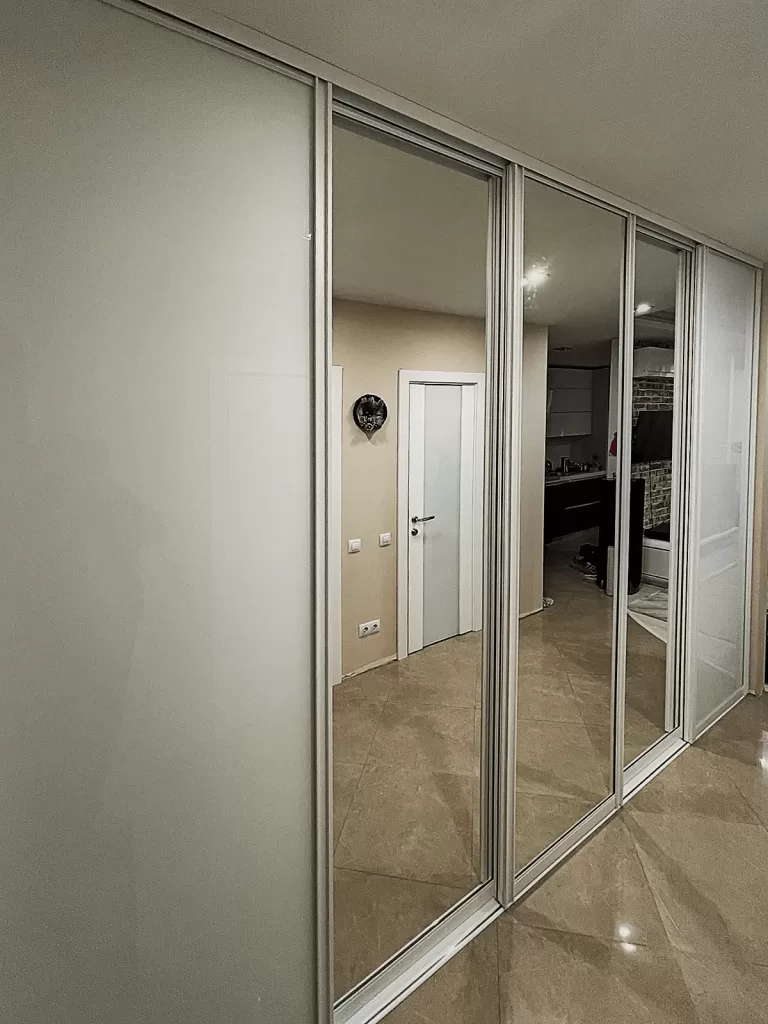 раздвижные двери шкафа без нижней направляющей