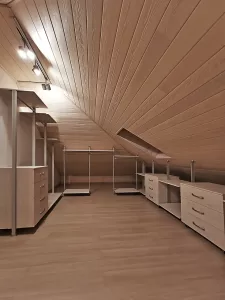 гардеробная на мансарде