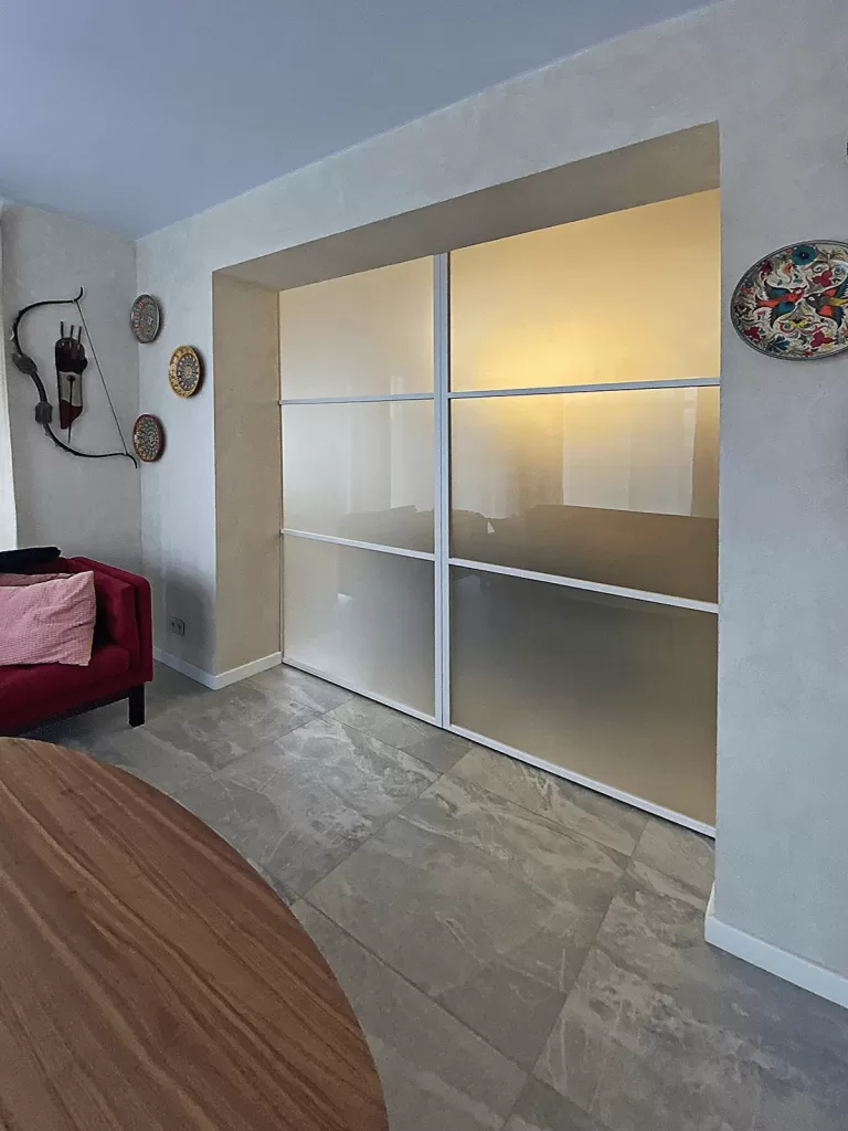 откатная дверь межкомнатная без нижних направляющих