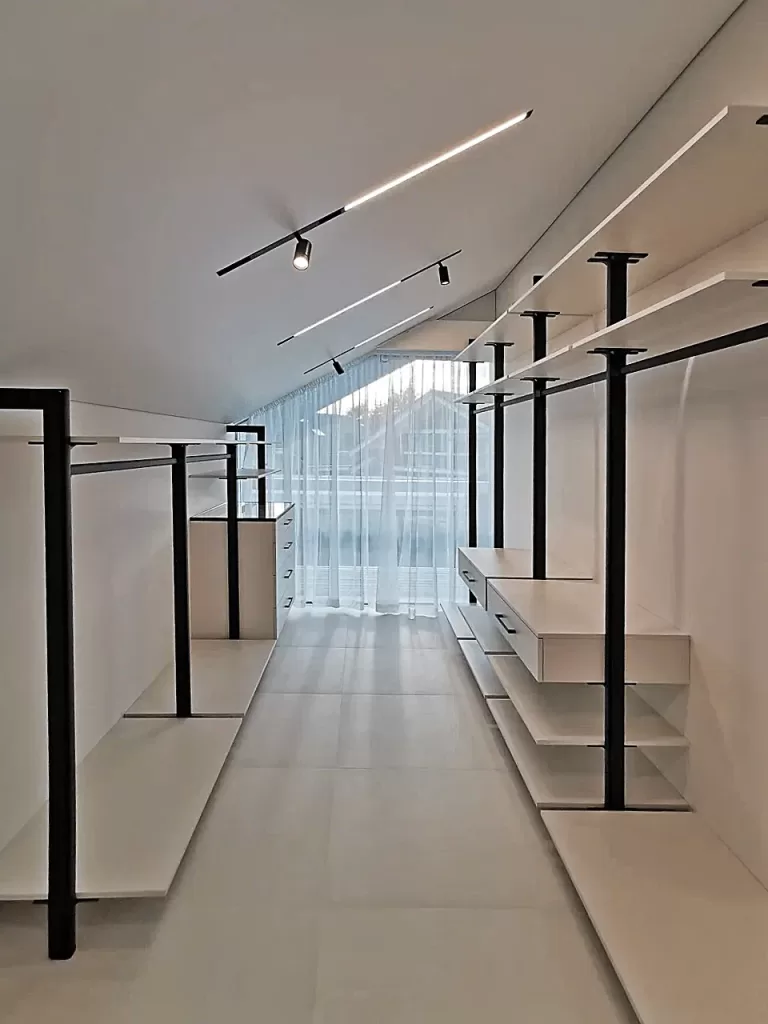 гардеробная мансарда,гардеробная мансарда, мансардный гардероб, дизайн гардеробной в мансарде, организация гардеробной мансарды, мебель для гардеробной мансарды, хранение вещей мансарда, интерьер гардеробной мансарды, планировка гардеробной в мансарде, мансардные шкафы, уютная гардеробная под крышей, гардеробная выполненные работы, гардеробная на мансарде