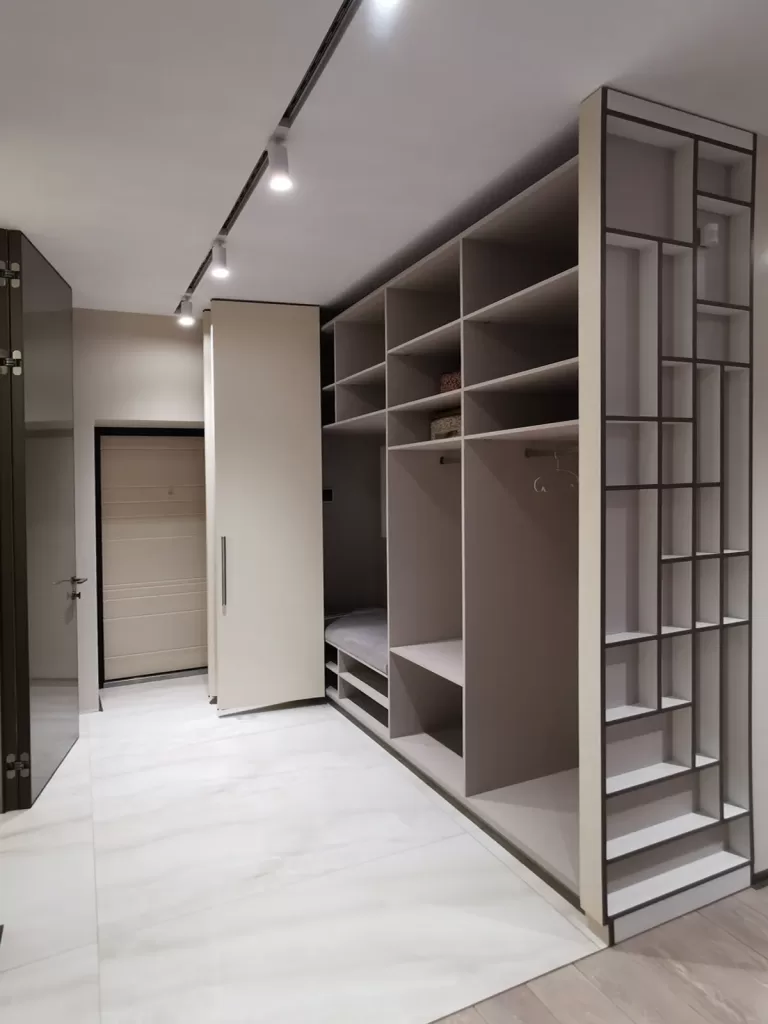 гардеробная комната на заказ ,гардеробная на заказ, индивидуальный гардероб, заказать гардеробную, персонализированная гардеробная комната, изготовление гардеробных комнат, гардеробные системы на заказ, дизайн гардеробной комнаты, установка гардеробной, мебель для гардеробной на заказ, кастомные гардеробные комнаты
складные двери купе