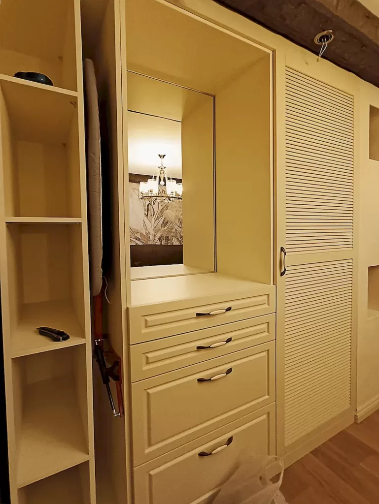 гардеробная комната под ключ, шкаф жалюзи