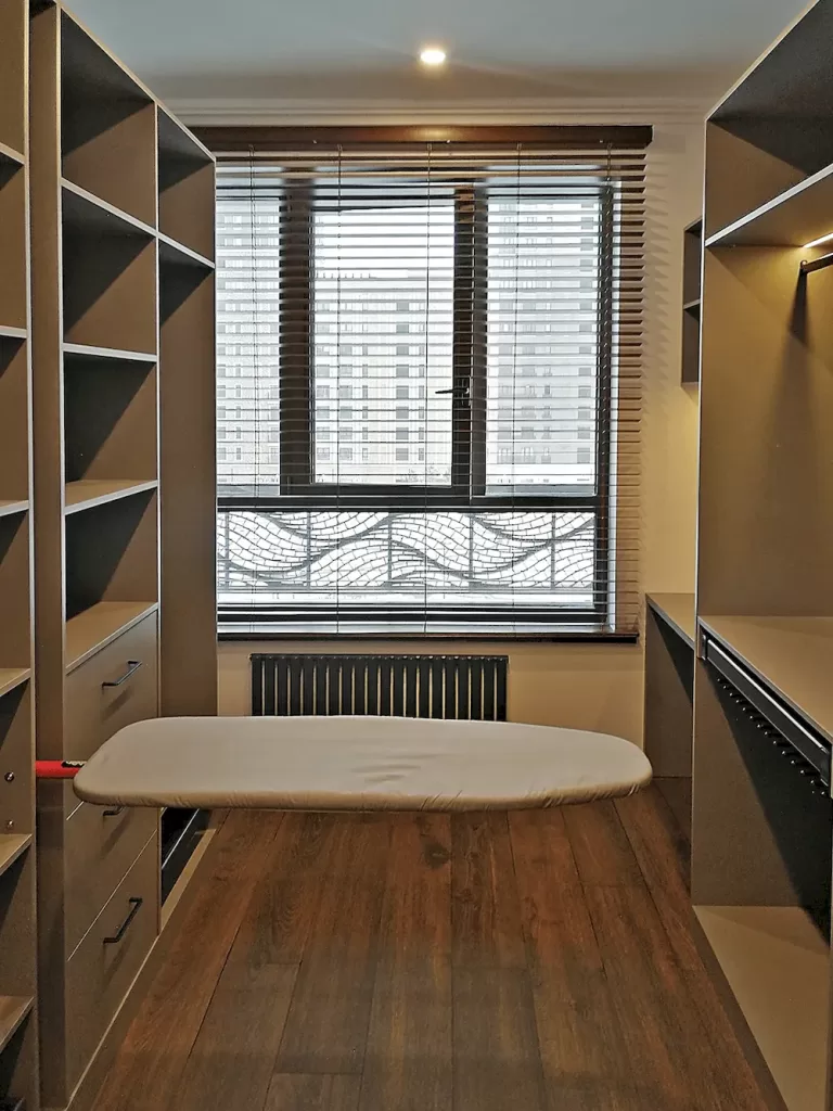 гардеробная комната под ключ, корпусная классическая гардеробная