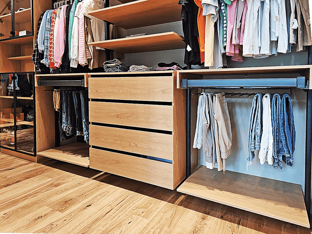 Шкаф Stilos Black от Eureka 3 – алюминиевые профили итальянской фирмы.