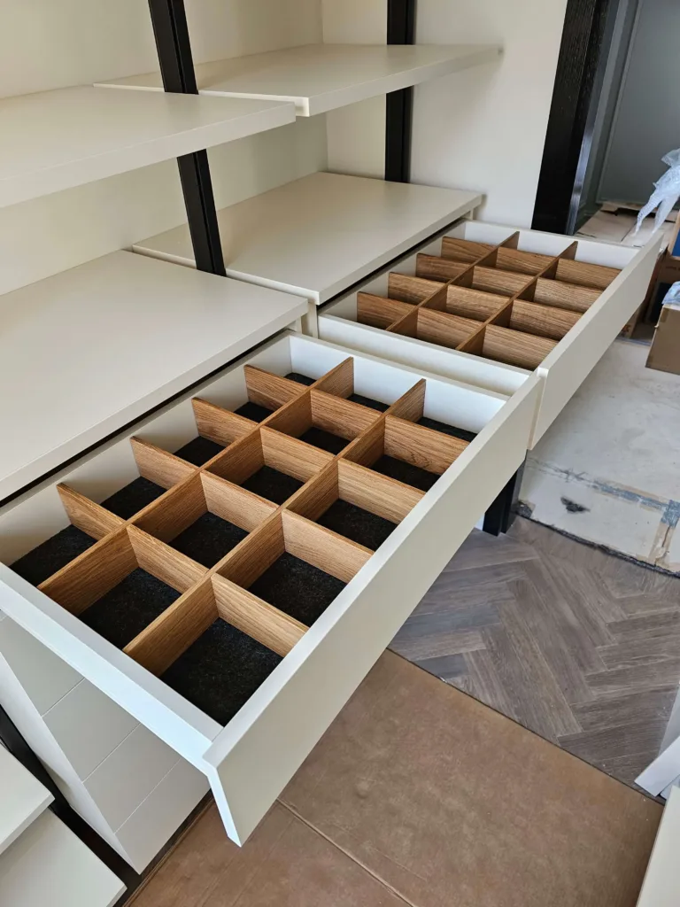 гардеробная система на стойках Stilos Black 6