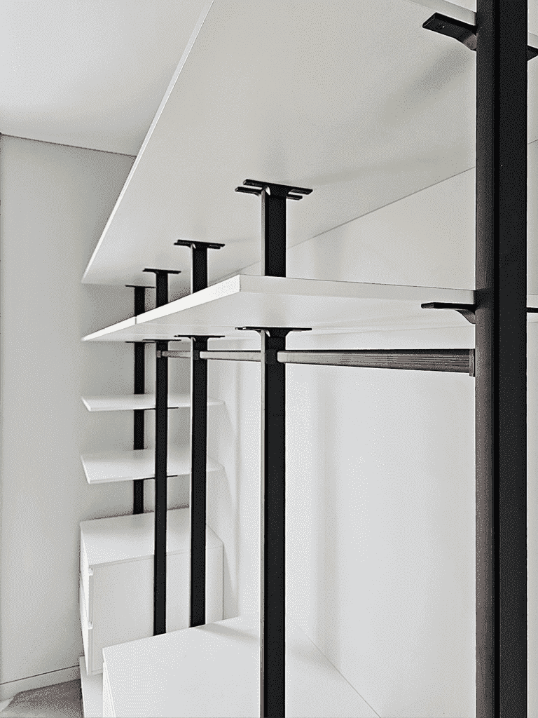 прихожая Stilos Black из алюминиевых профилей итальянской фирмы Eureka 5