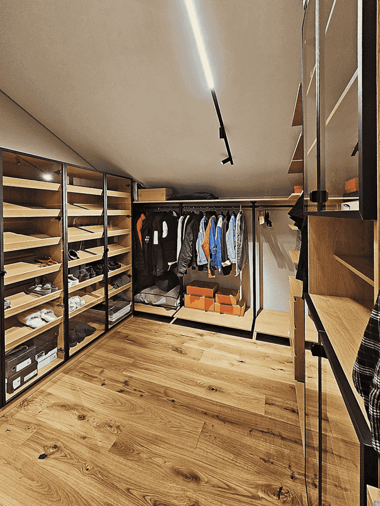 гардеробная в прихожей на заказ,гардеробная на заказ, индивидуальный гардероб в прихожую, изготовление гардеробных комнат, настраиваемая гардеробная система, мебель для гардеробной на заказ, заказать гардеробную мебель, персонализированная гардеробная, установка гардеробной в прихожей, дизайн гардеробной комнаты, проект гардеробной на заказ