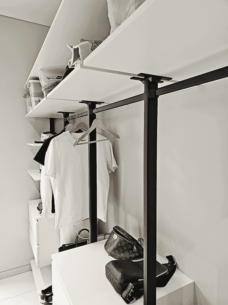 гардеробная мебель заказ,гардеробная мебель на заказ, индивидуальная гардеробная система, изготовление шкафов-купе, персонализированная мебель для гардеробной, заказная мебель для одежды, проект гардеробной комнаты, мебель по индивидуальным размерам, установка гардеробных систем, дизайн гардеробной мебели, кастомная гардеробная мебель.