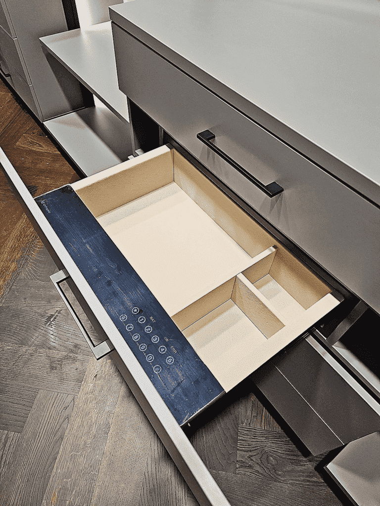 гардеробная на дом заказ,гардеробная на заказ, индивидуальный гардероб, изготовление гардеробных, дизайн гардеробной комнаты, заказать гардеробную мебель, настраиваемая гардеробная система, мебель для гардеробной на заказ, установка гардеробной комнаты, персонализированная гардеробная, гардеробные системы на дому