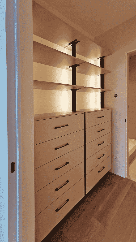 Гардеробная на металических стойках