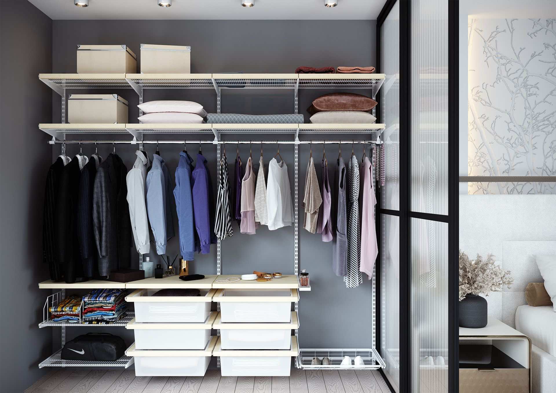 Гардеробная в спальне со стеклянной перегородкой — современное решение с прозрачным зонированием