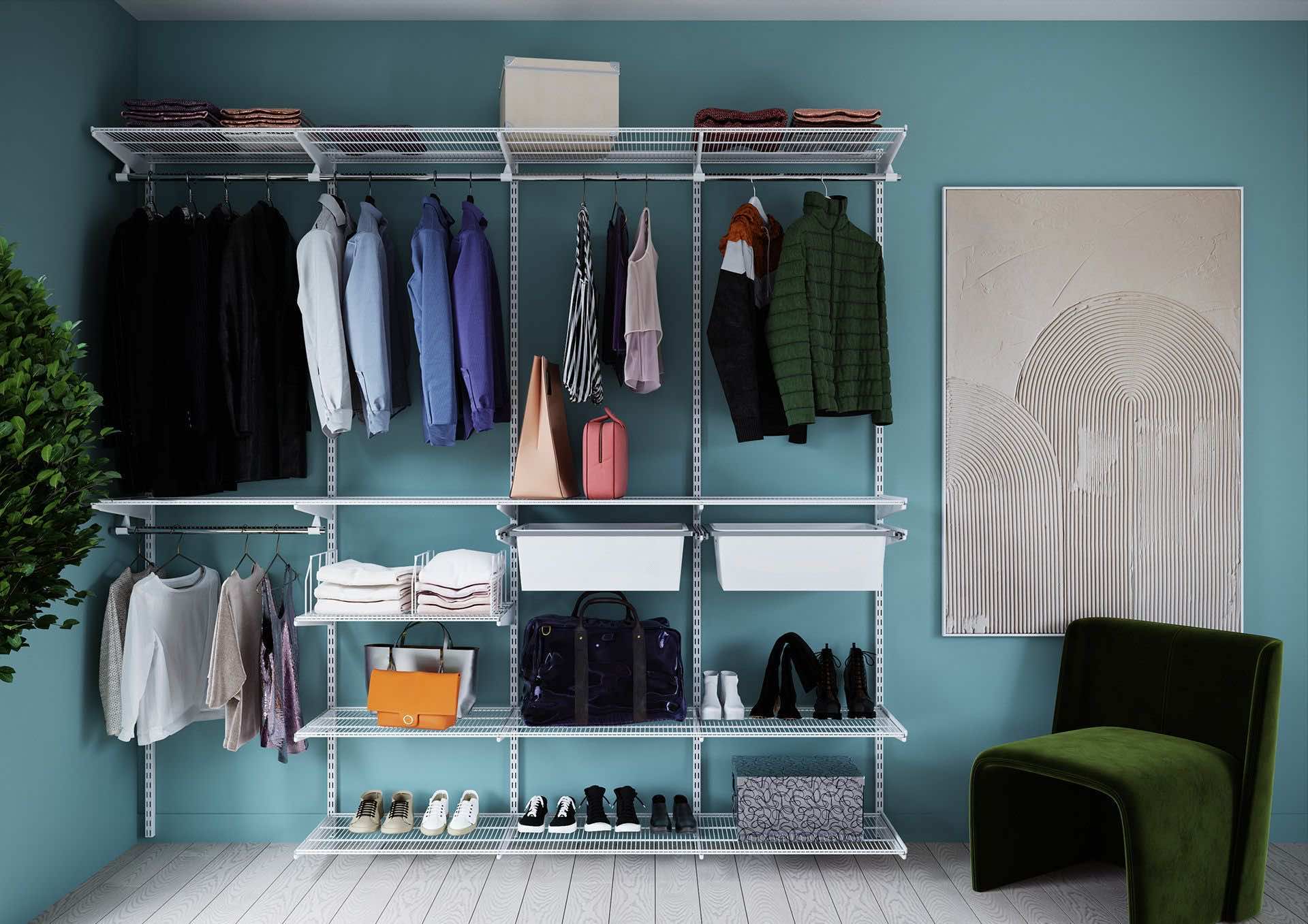 Гардеробная в квартире-студии — компактное решение для небольшого пространства