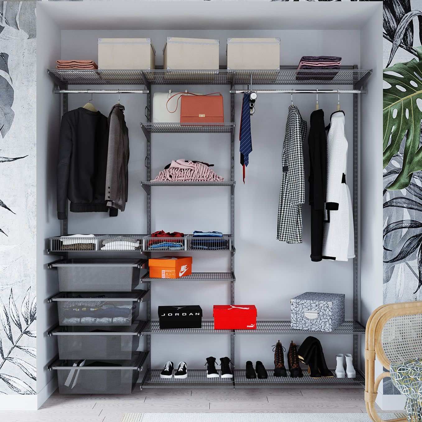 Гардеробная в цвете металлик — вместительное решение для дверной ниши