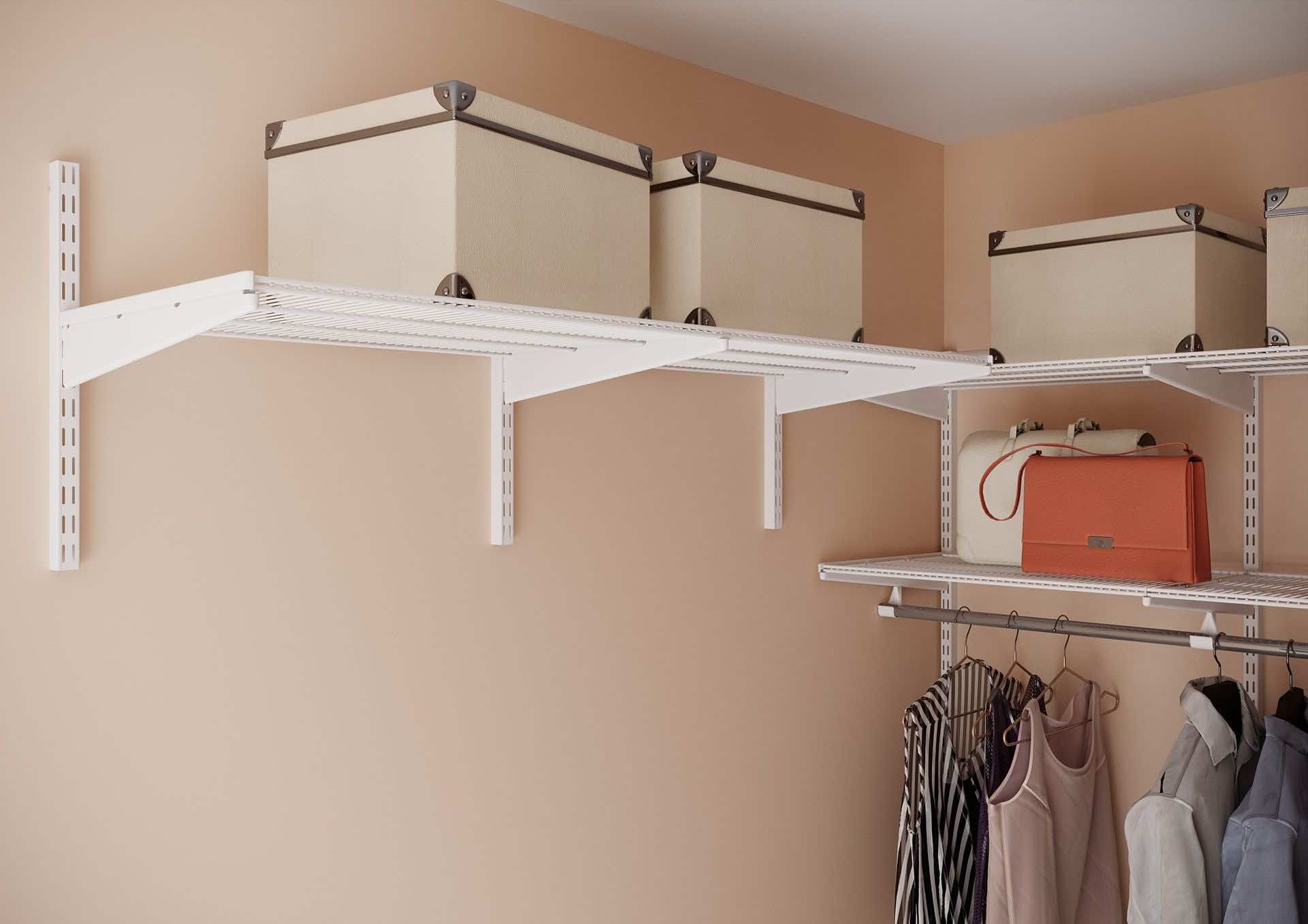 П-образная гардеробная с сетчатыми полками и корзинами — установка за 3 дня