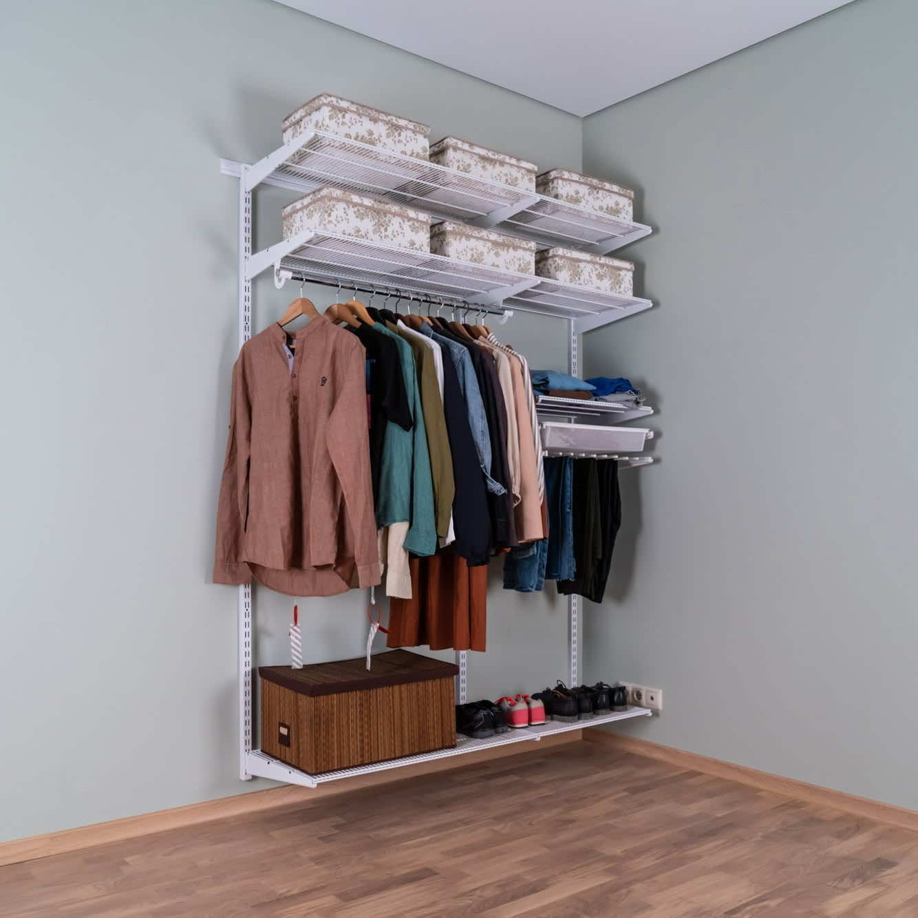 Гардеробная система №13 — белый модуль с чёткой организацией зон хранения