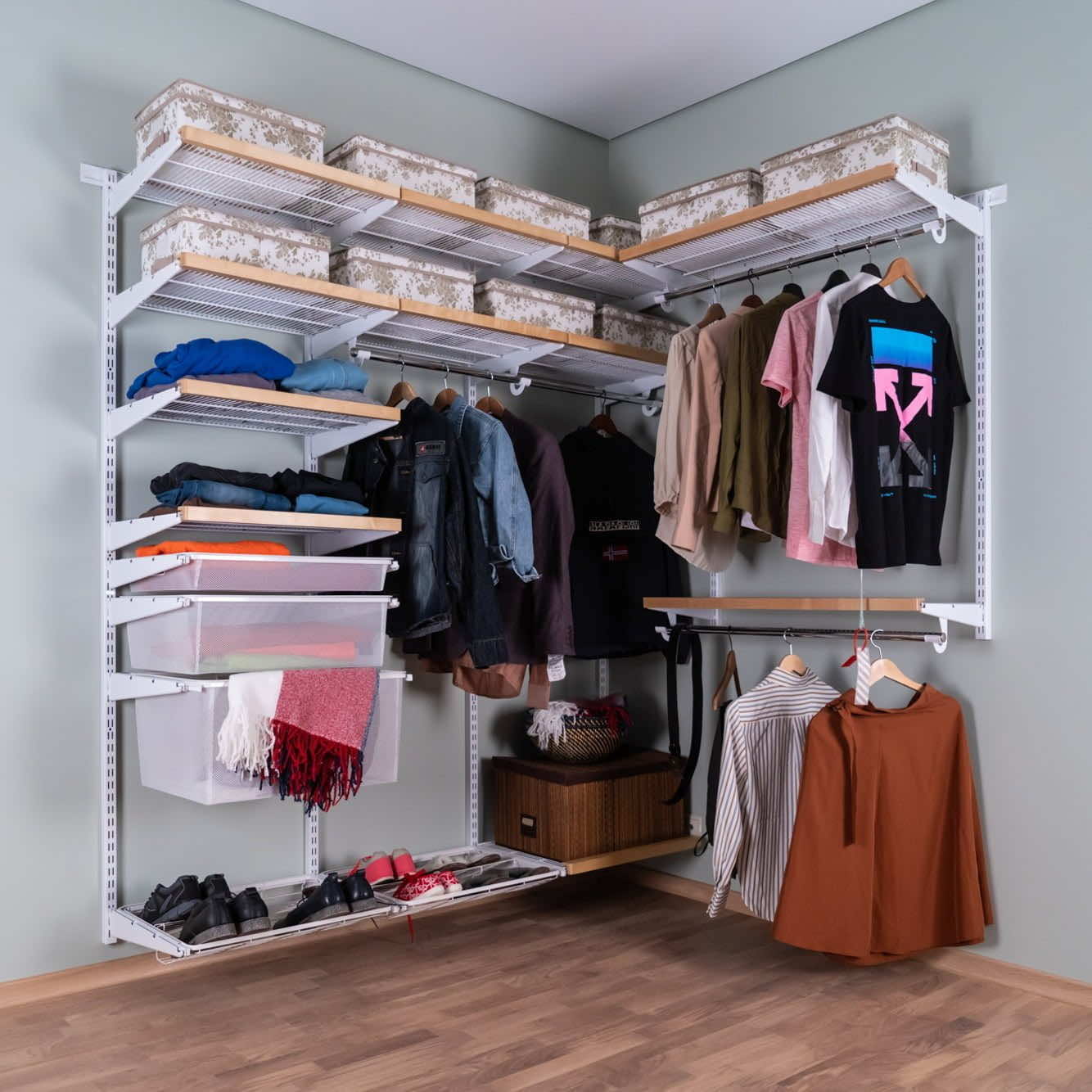 Гардеробная система №21 белая, угловая, из окрашенной стали 140×186×200 — готовое решение для прихожей