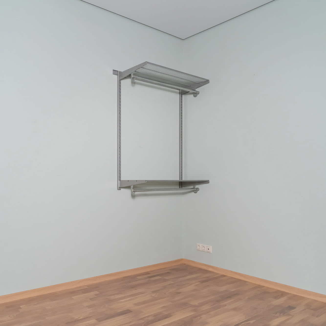 Гардеробная система №7 в сером цвете — компактная конструкция с продуманными зонами