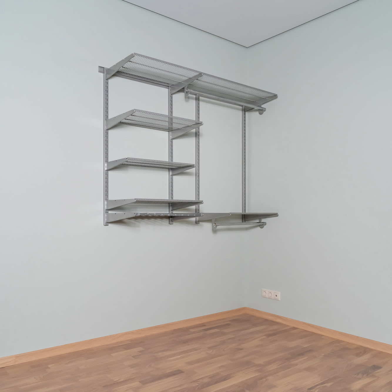 Гардеробная система №9 в сером цвете — чёткая структура и лаконичные линии