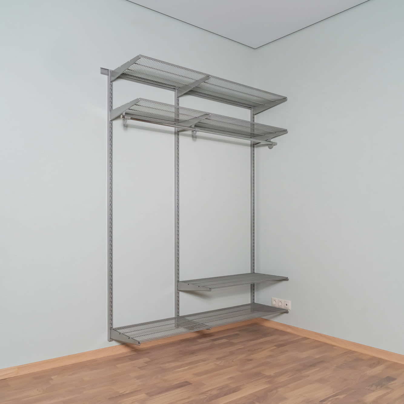 Гардеробная система №10 в сером — спокойный тон и сбалансированная организация