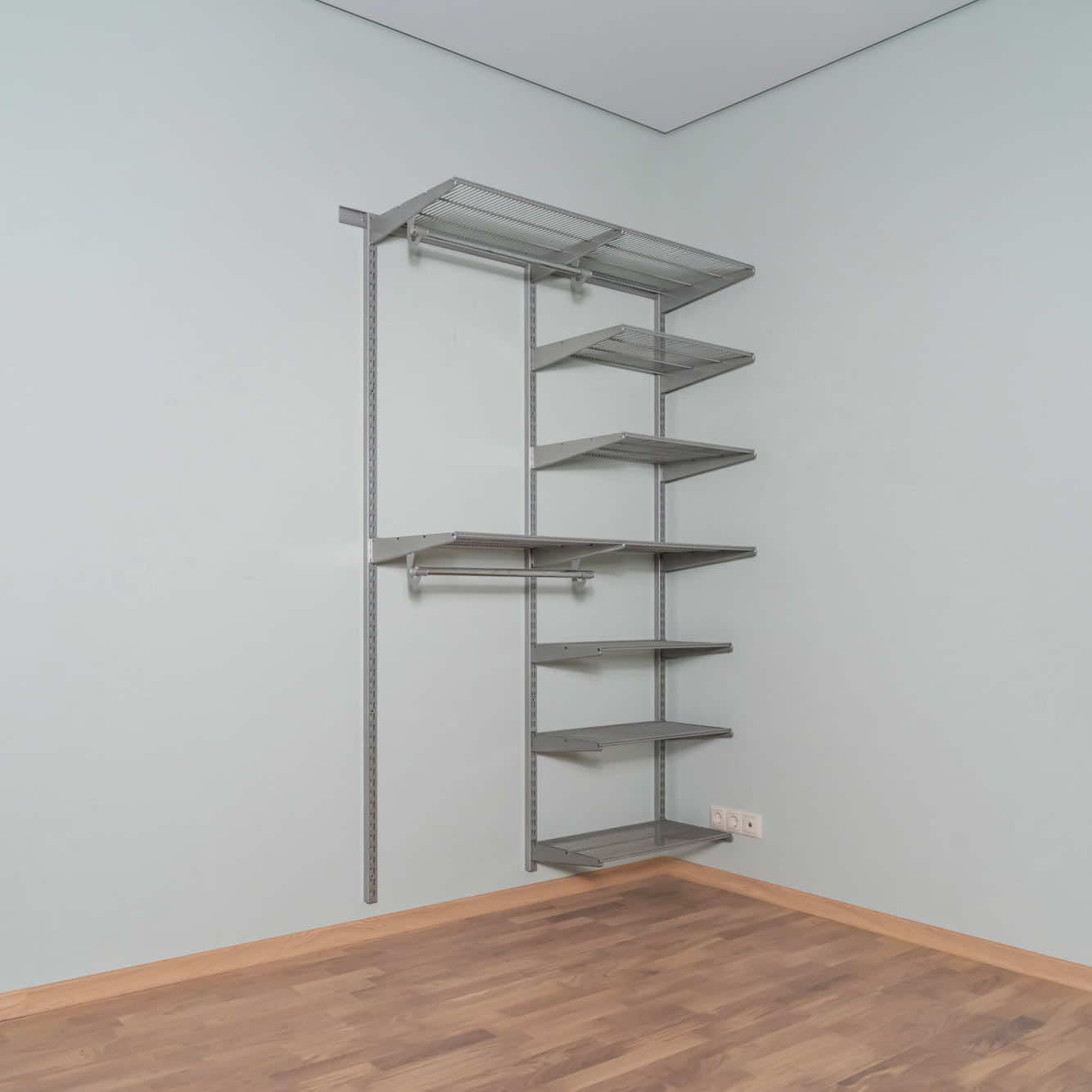 Гардеробная система №12 в сером цвете — выразительная структура для современного ритма жизни