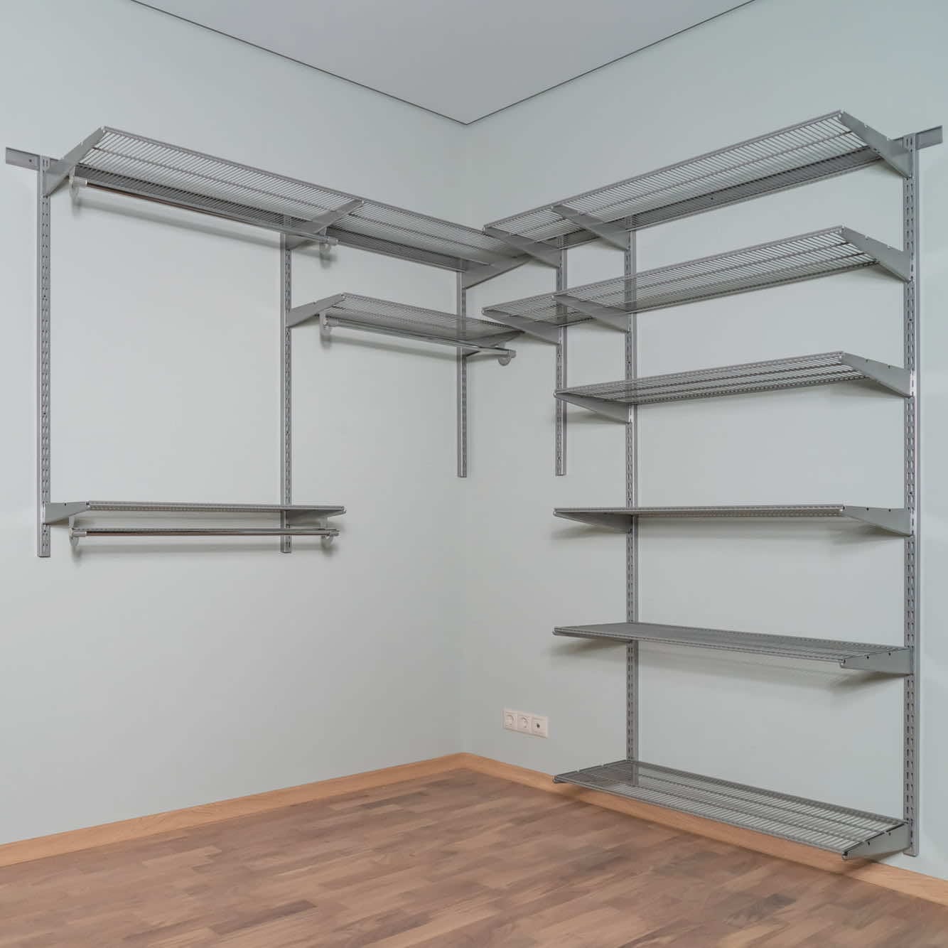 Гардеробная система №16 в сером — сбалансированная конструкция для повседневного удобства