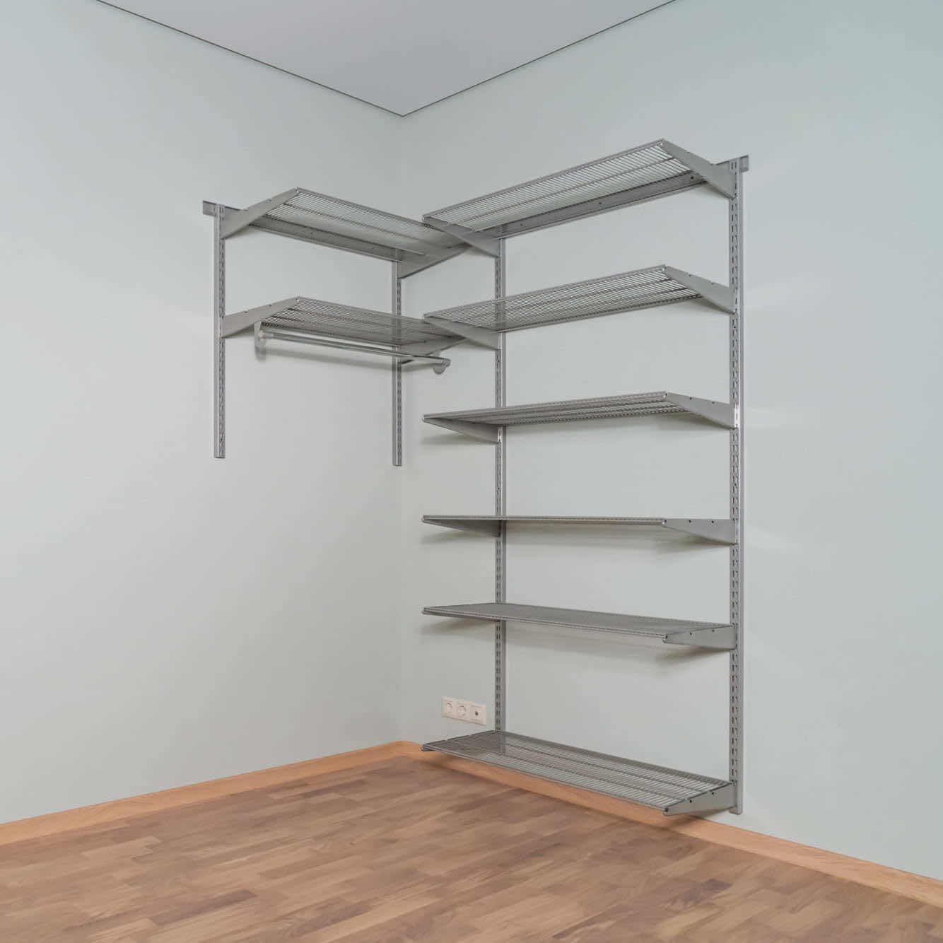 Гардеробная система №17 в сером — строгий, гармоничный набор секций