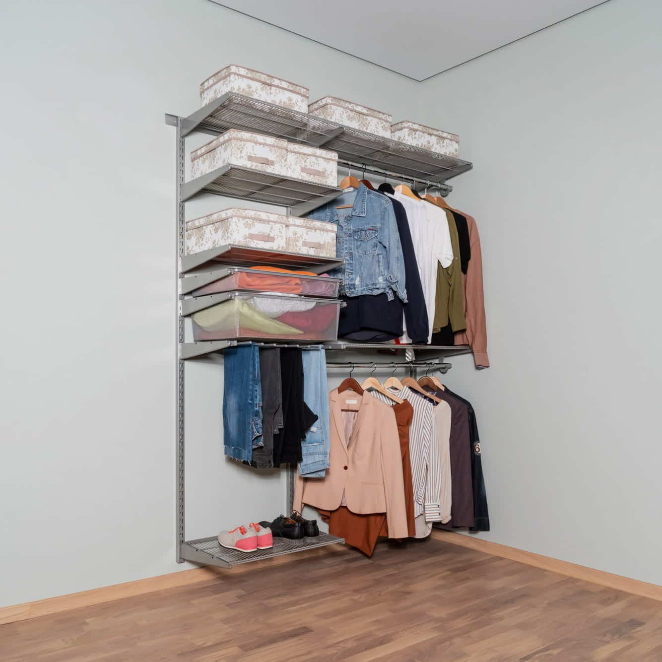 Гардеробная система №2 в сером цвете — аккуратная линейная компоновка для рационального пространства