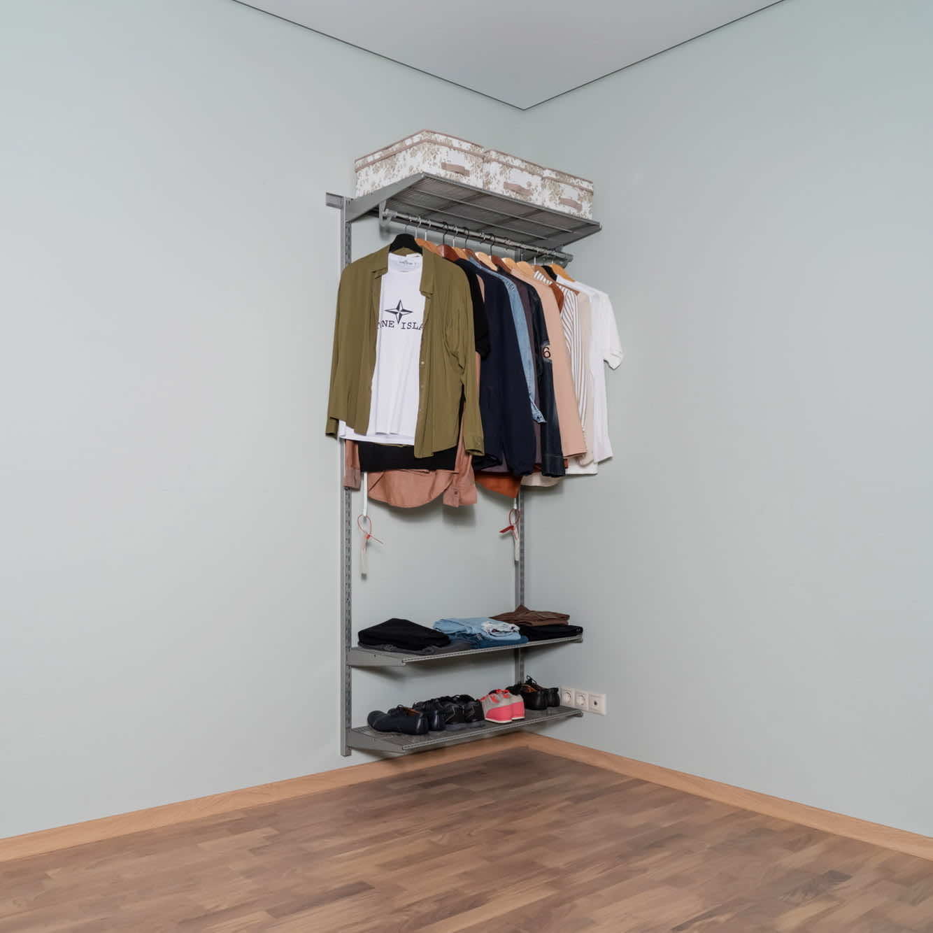 Гардеробная система №4 в серой окрашенной стали — нажим на прочность и визуальную строгість