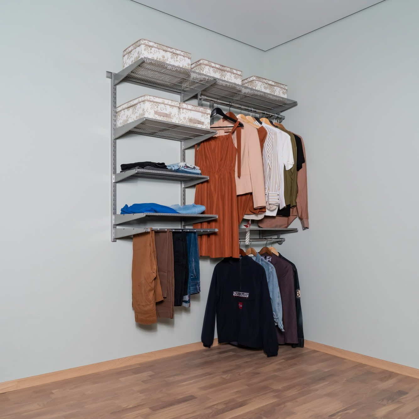 Гардеробная система №9 в сером цвете — чёткая структура и лаконичные линии