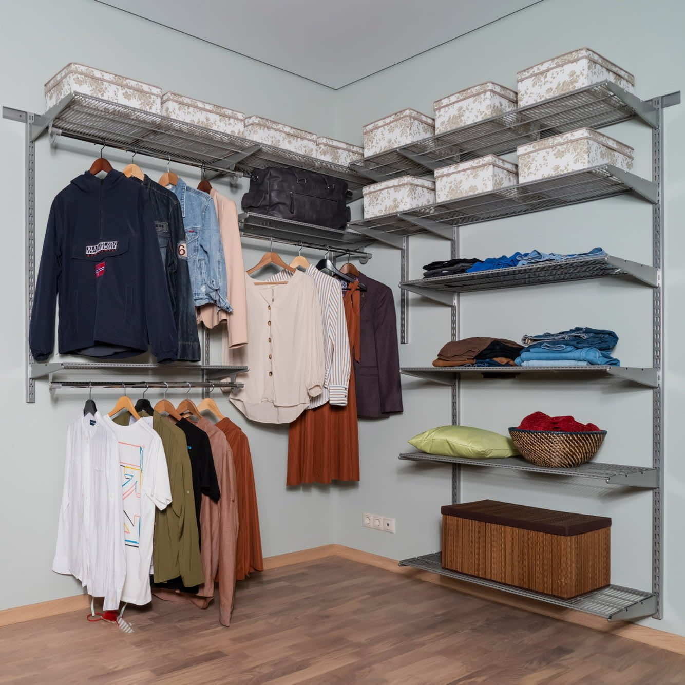 Гардеробная система №16 в сером — сбалансированная конструкция для повседневного удобства