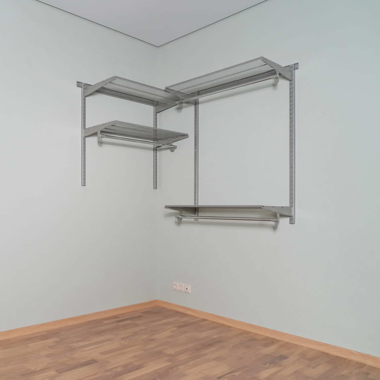 Гардеробная система №18 в сером цвете — практичный модуль с ровной структурой