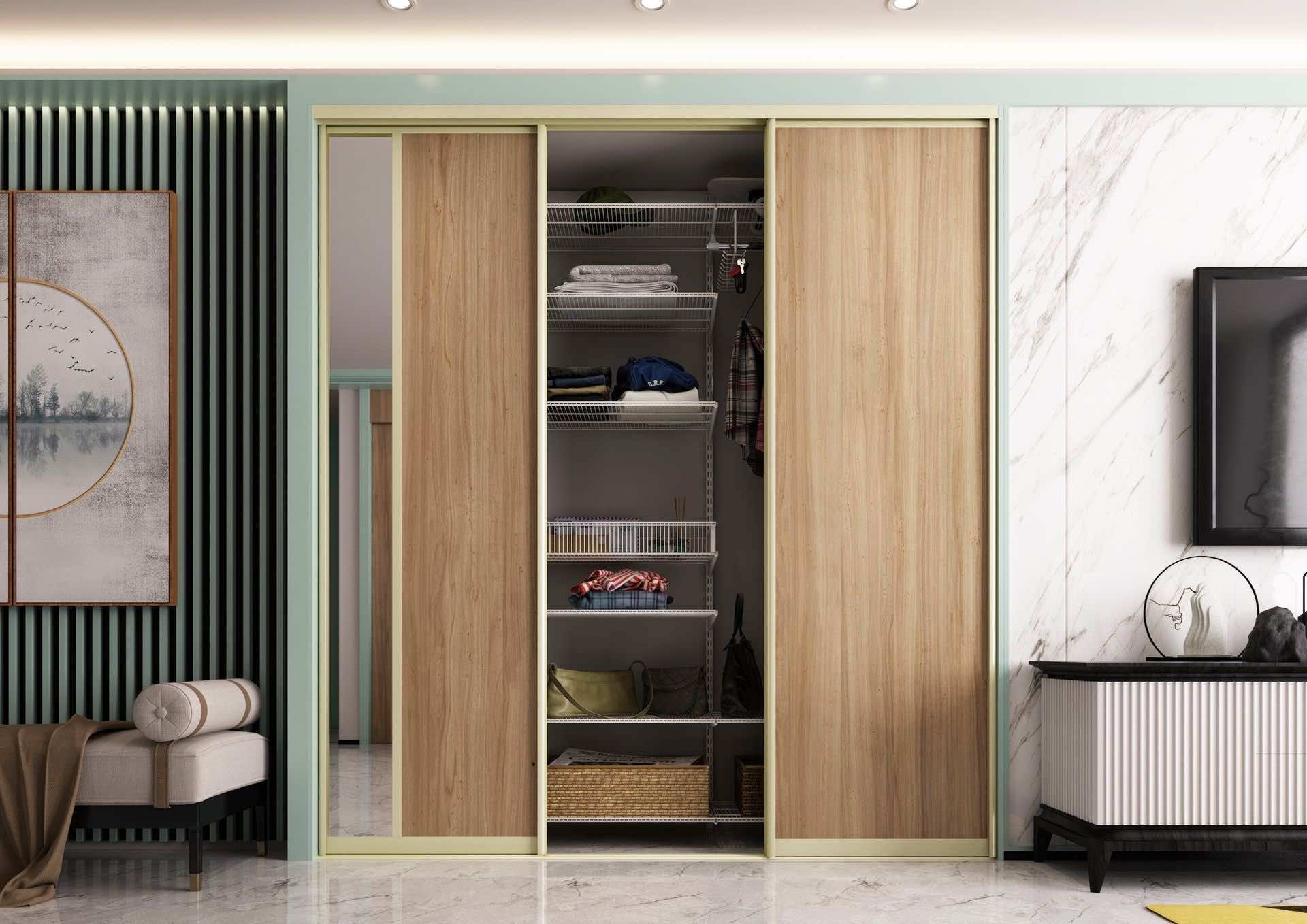 Гардеробная в нише с дверями-купе «Зеленый Агат» — готовое компактное решение для хранения