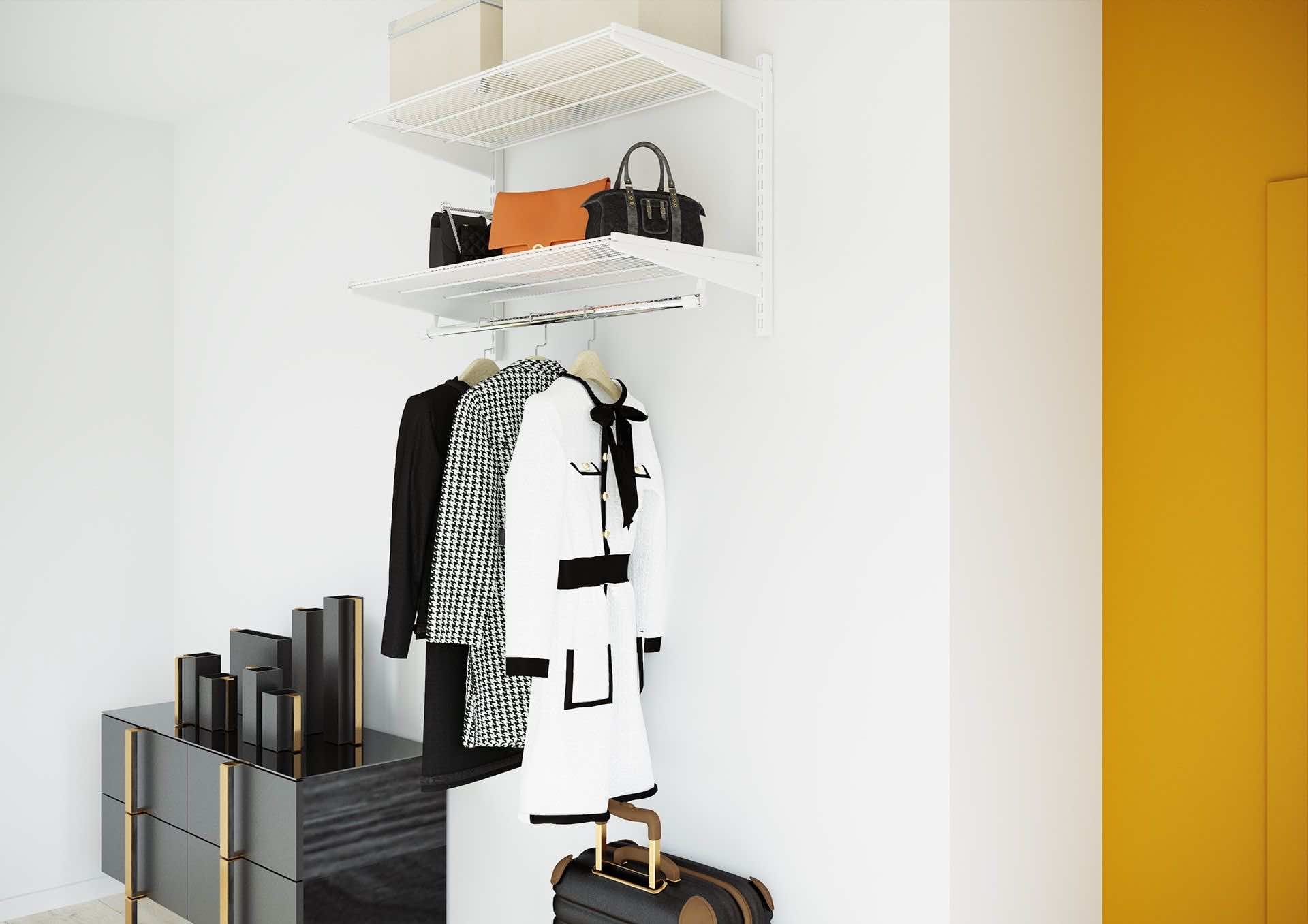 Настенная полка в прихожую — дополнительное место для хранения в зоне входа