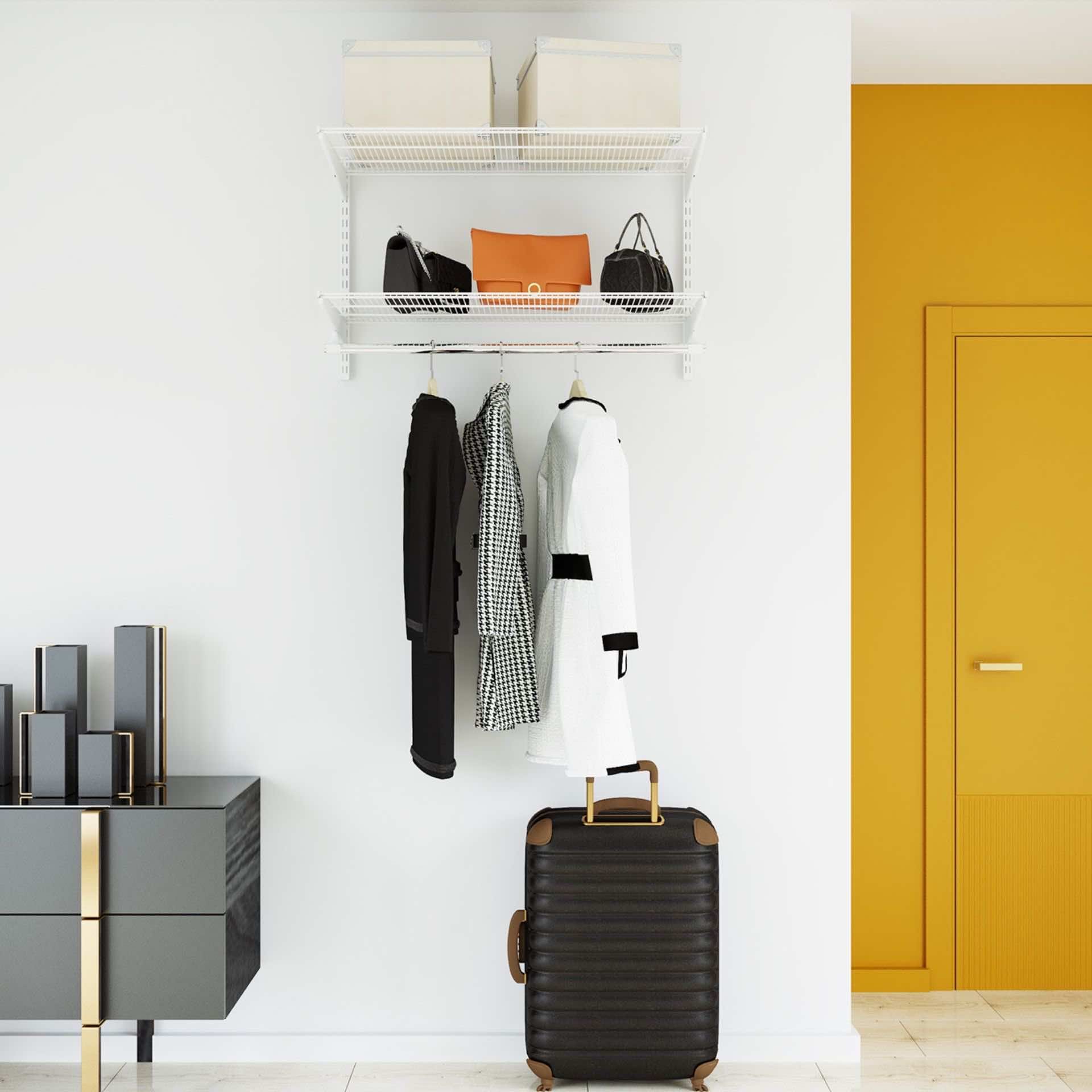 Настенная полка в прихожую — дополнительное место для хранения в зоне входа