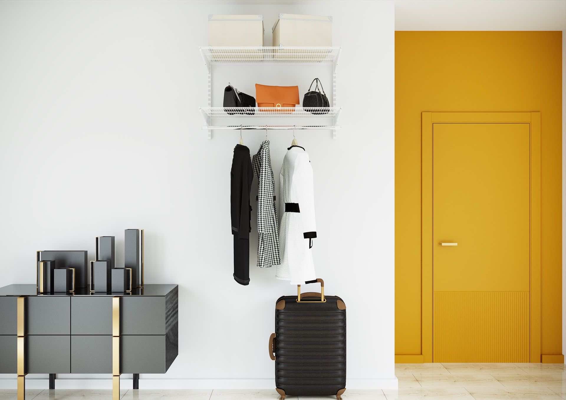 Настенная полка в прихожую — дополнительное место для хранения в зоне входа