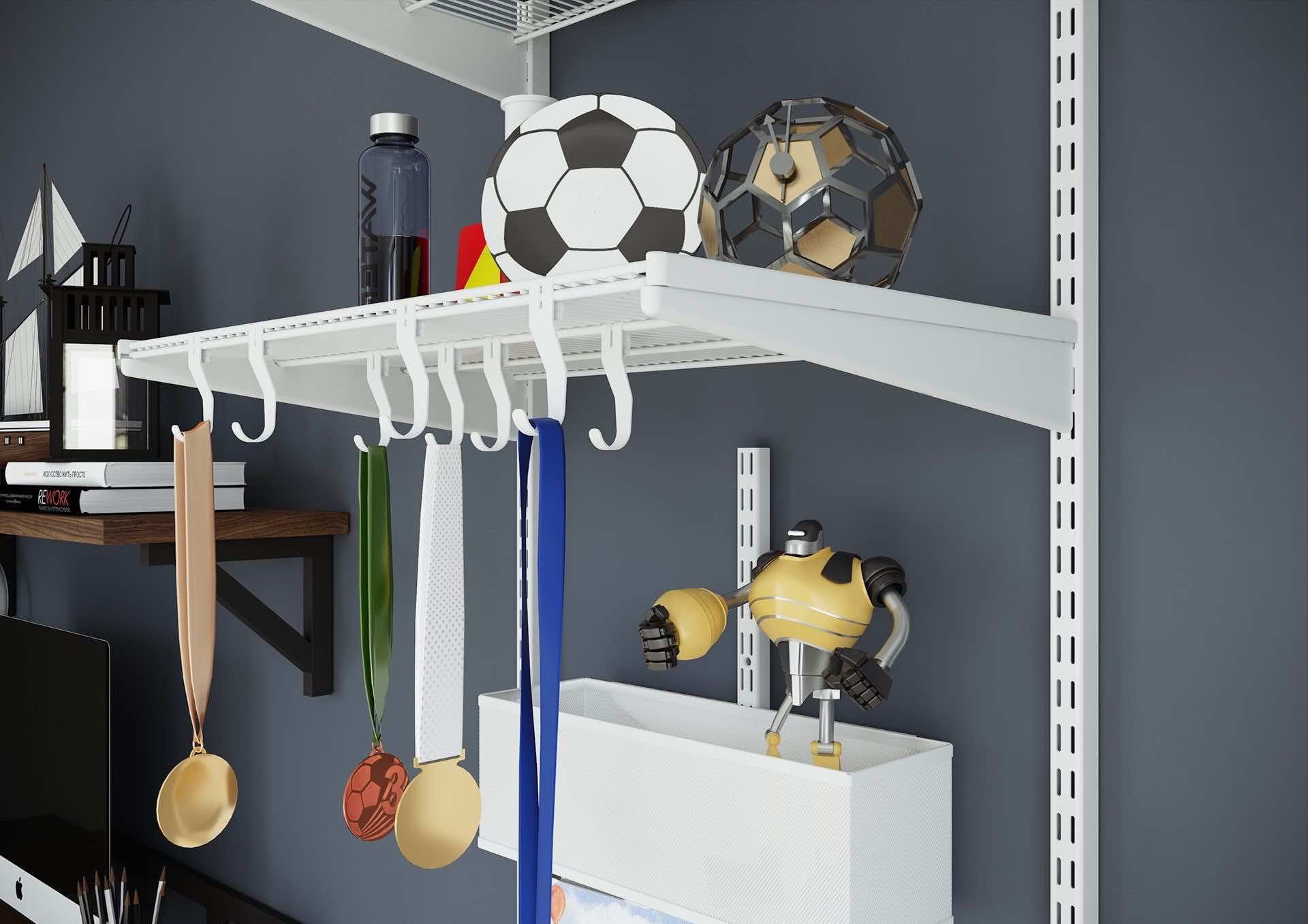 Настенные полки для подростка — металлическая конструкция с корзиной и крючками