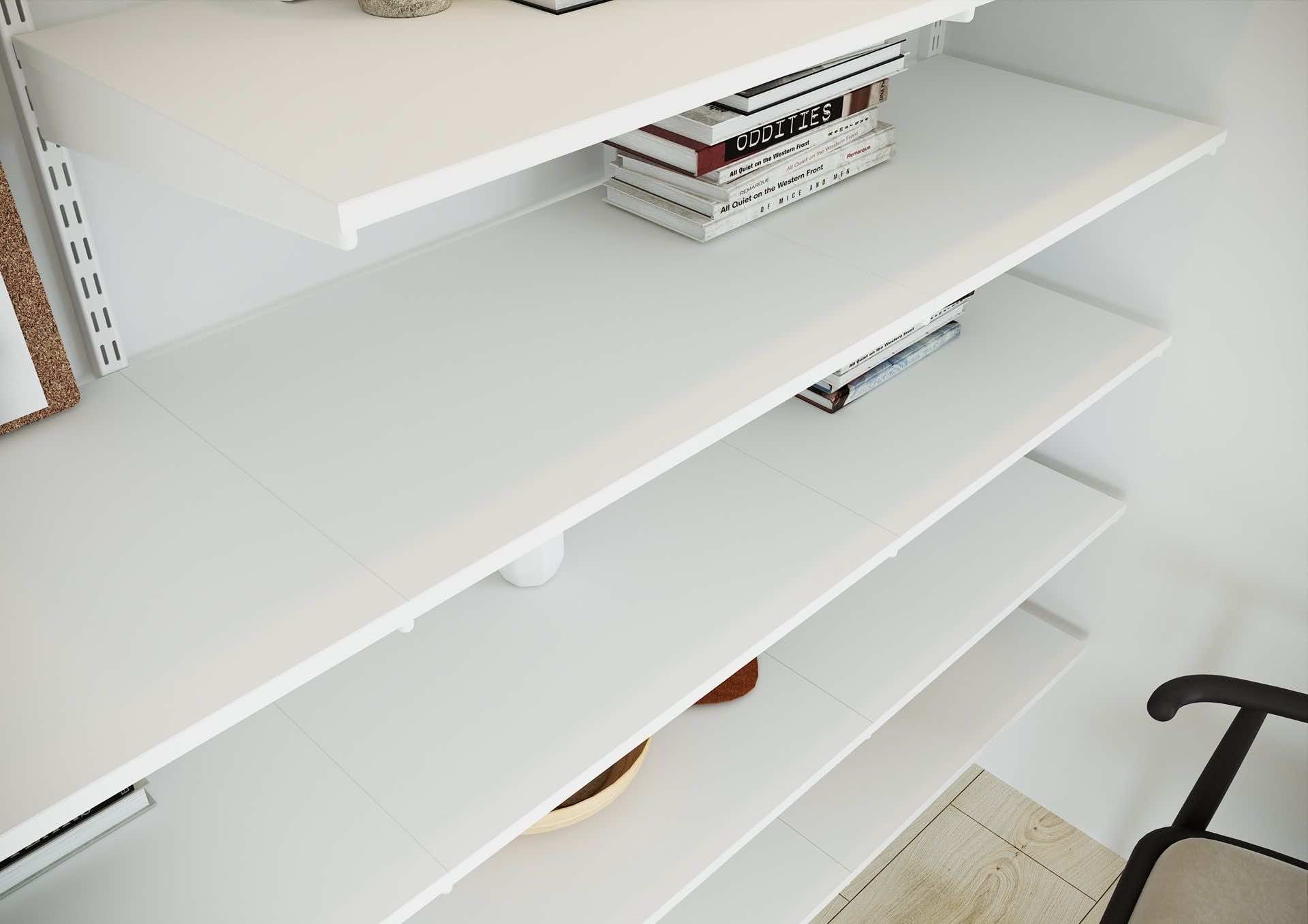 Система полок под лестницей — использование сложной зоны для удобного размещения вещей