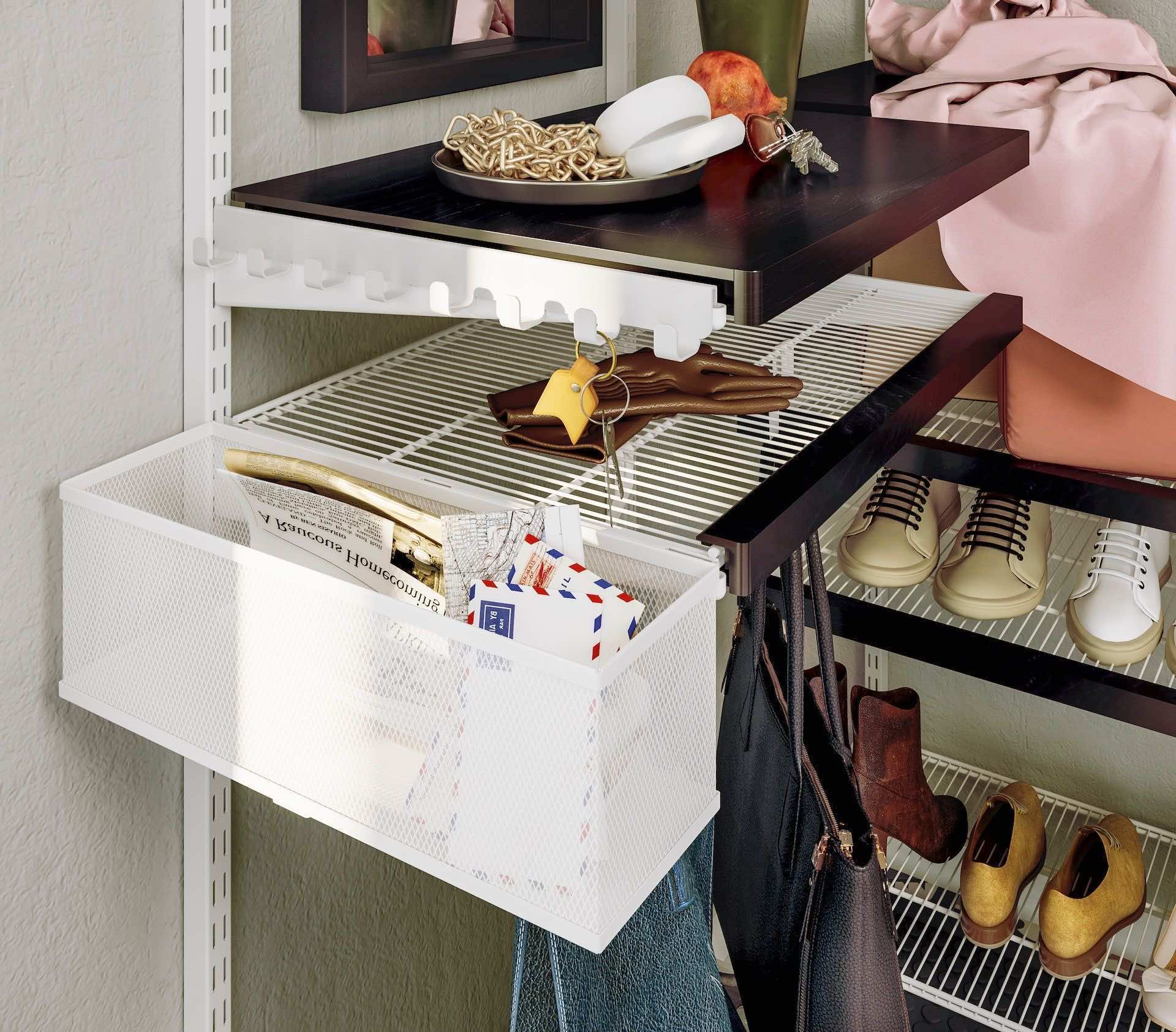 Прихожая с перегородкой — решение для зонирования входной группы и размещения вещей