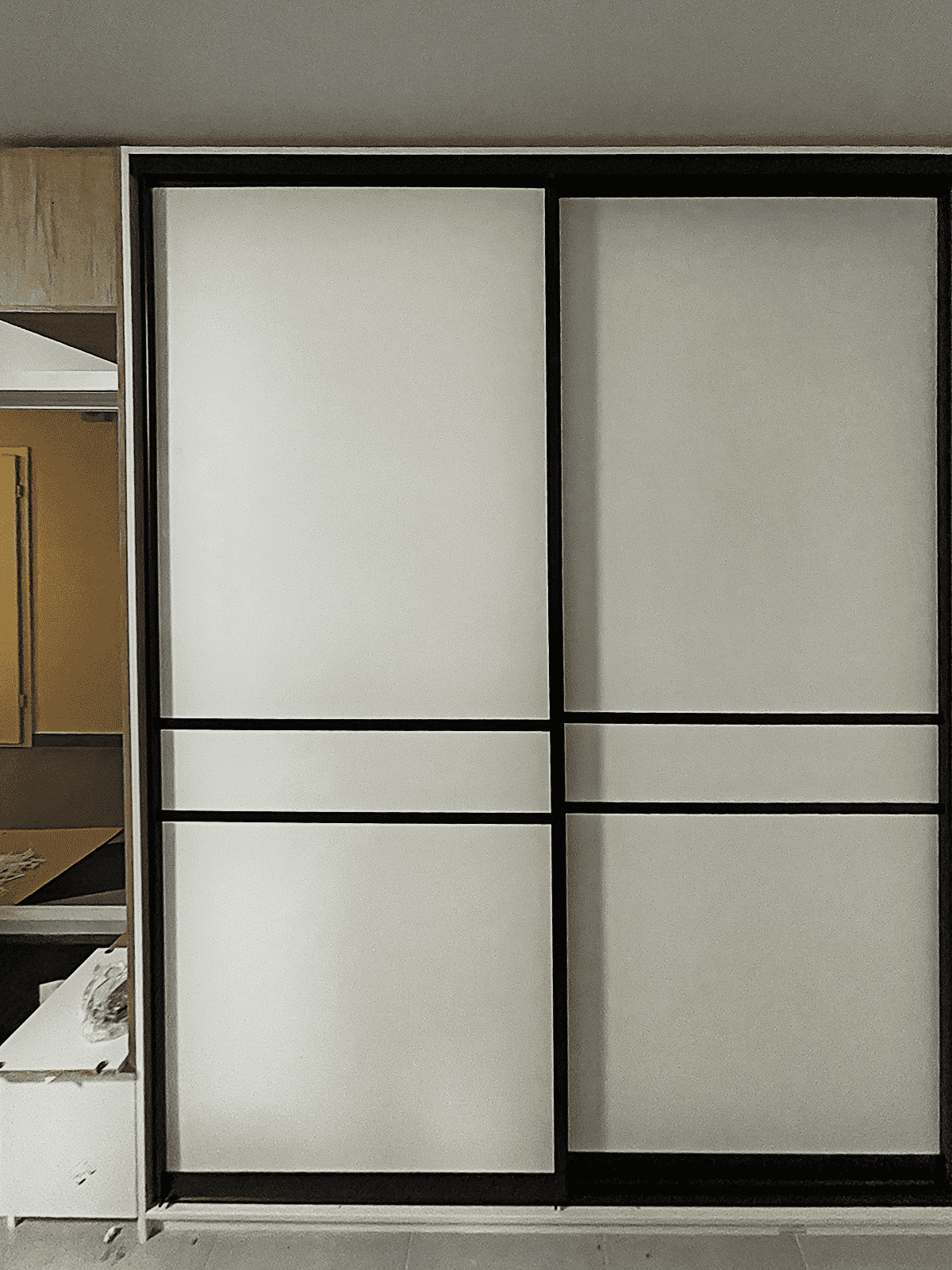 Раздвижные двери в гардеробную с зеркальными фасадами