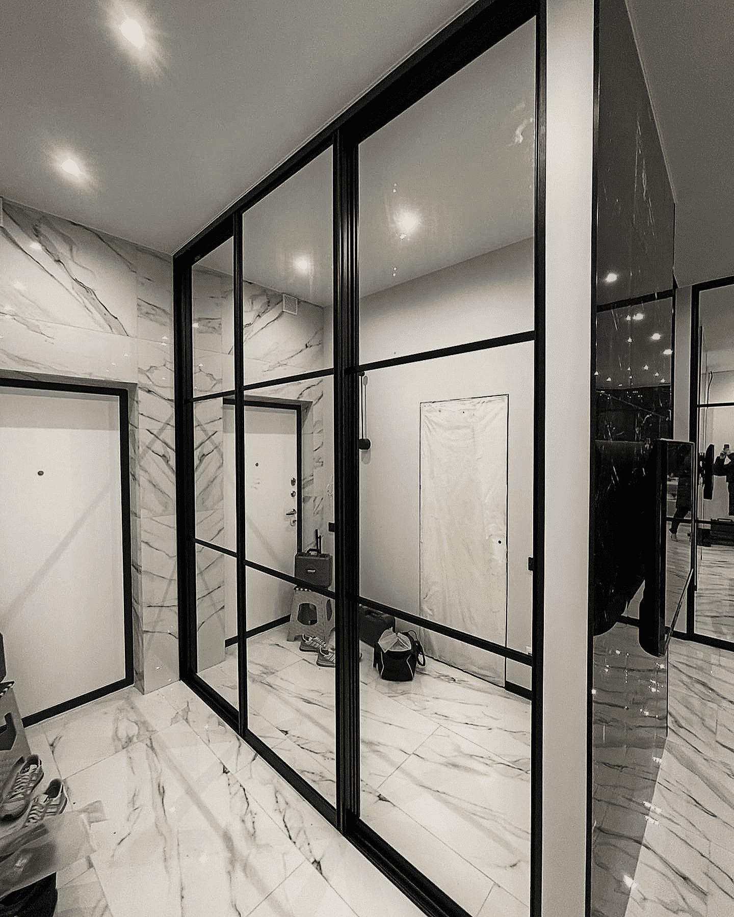 Раздвижные двери для гардеробной без нижней направляющей