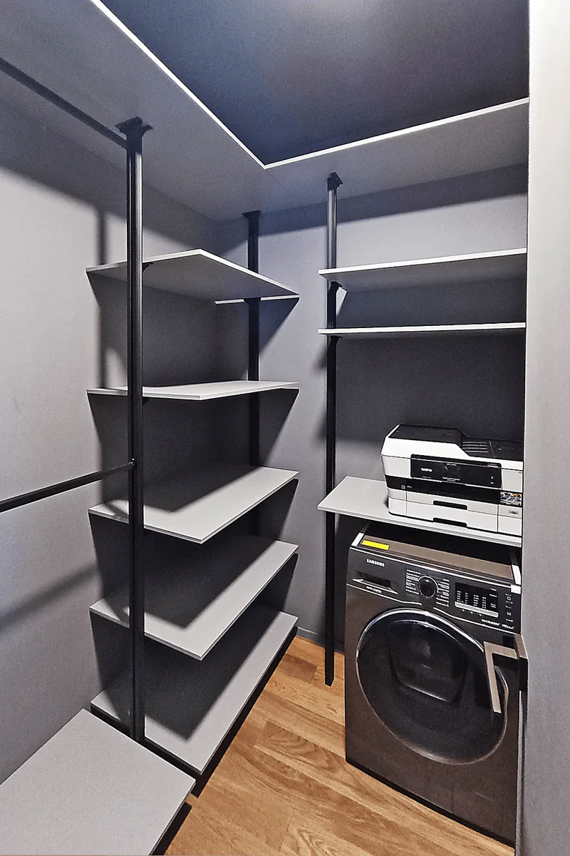 Гардеробная система VITRA для постирочной с алюминиевым профилем и индивидуальным дизайном