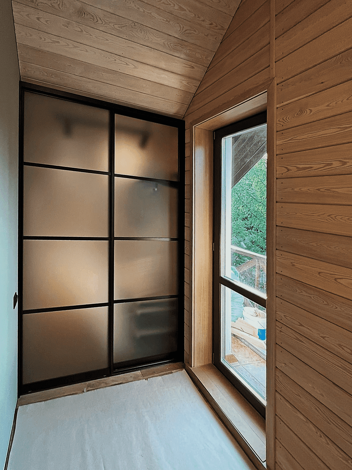 Гардеробные двери раздвижные креплением к потолку