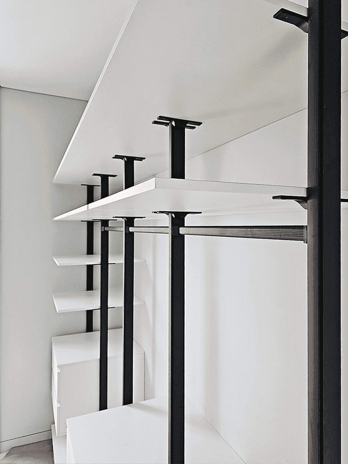 гардеробная система хранения Vitra Black с алюминиевыми профилями и LED подсветкой