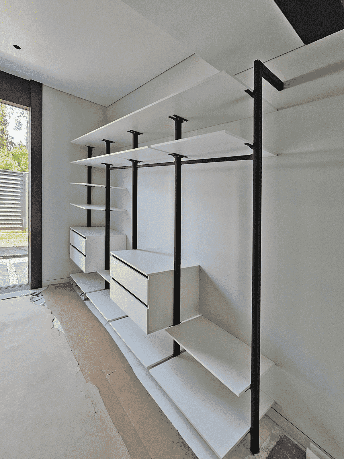 гардеробная система хранения Vitra Black с алюминиевыми профилями и LED подсветкой