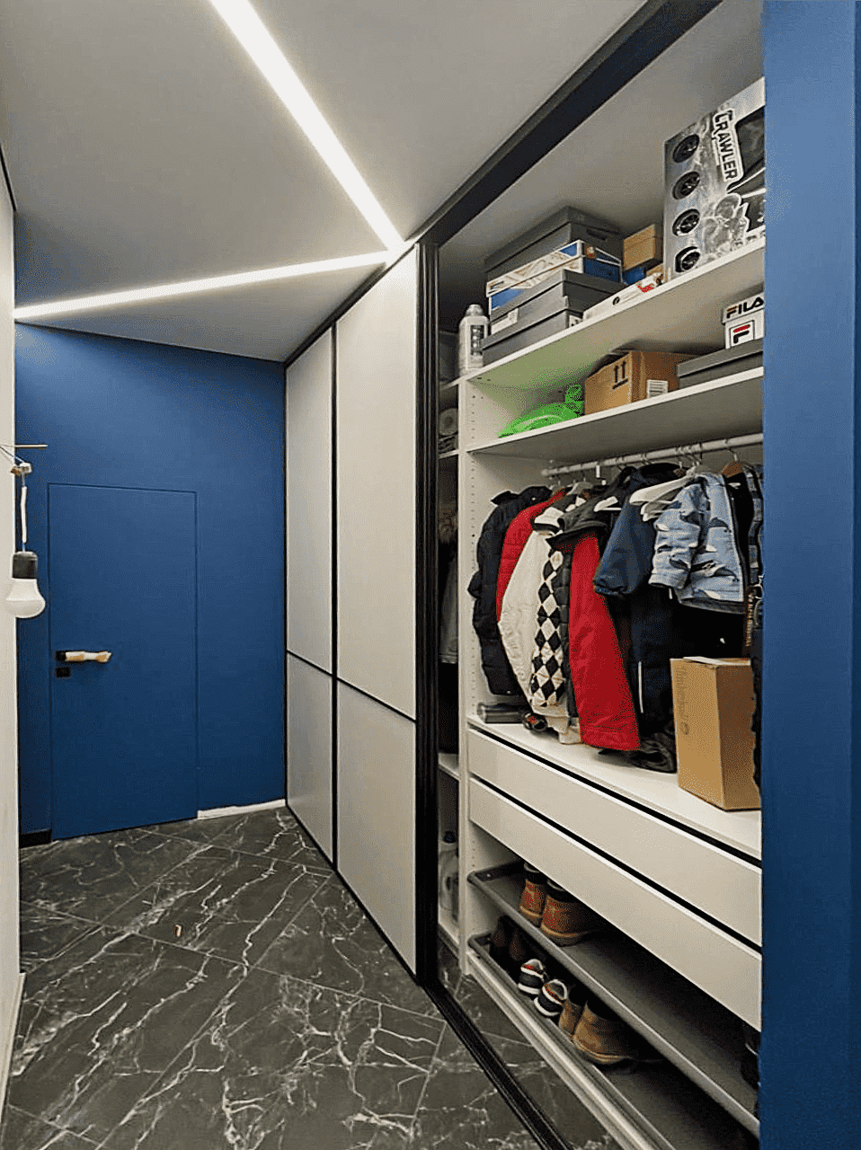 Стеклянные двери-купе для гардеробной с алюминиевым профилем