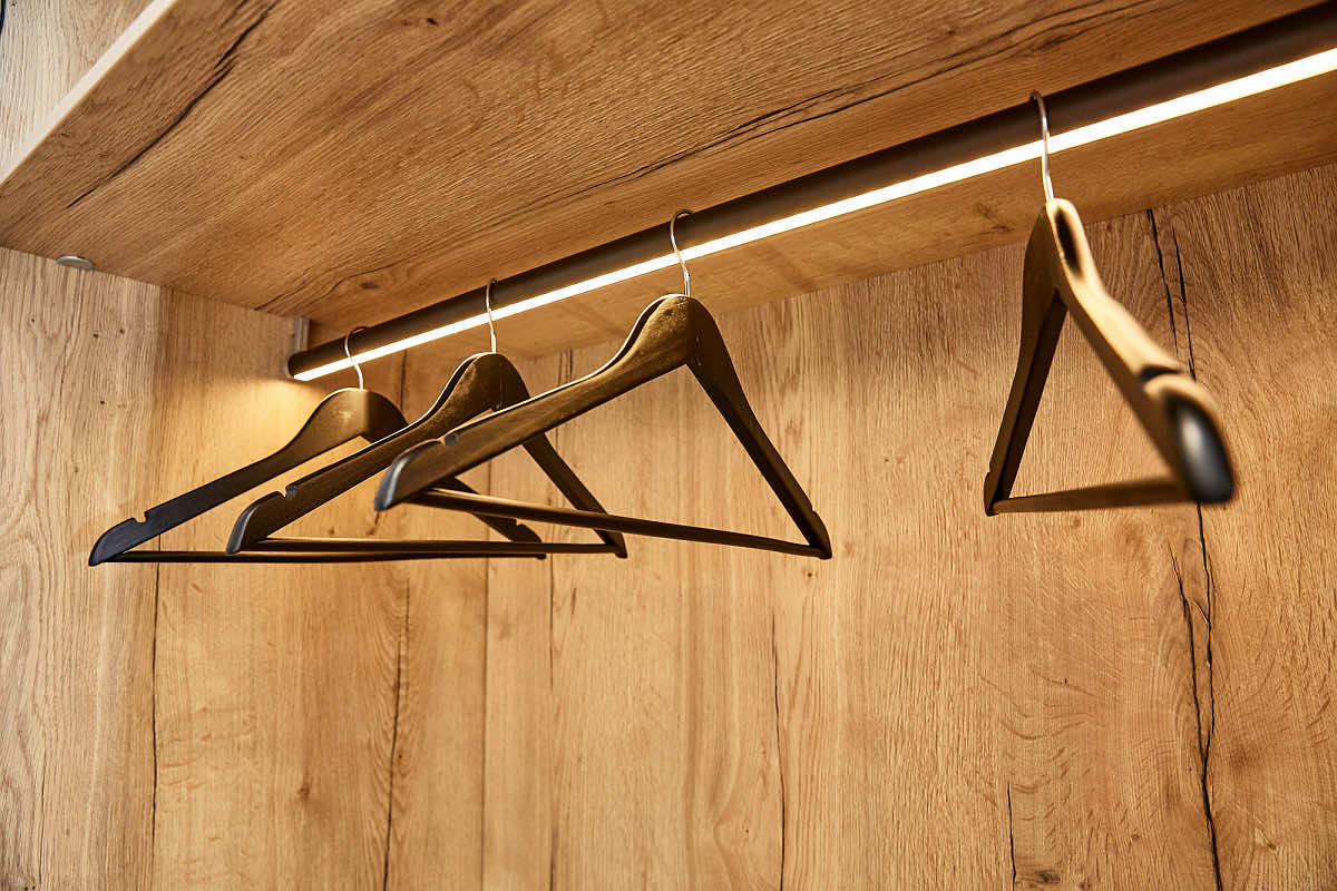 Система хранения 9 метров для гардеробной комнаты с алюминиевым профилем