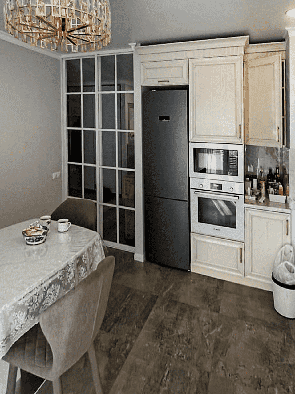 Раздвижные стеклянные перегородки для зонирования комнаты