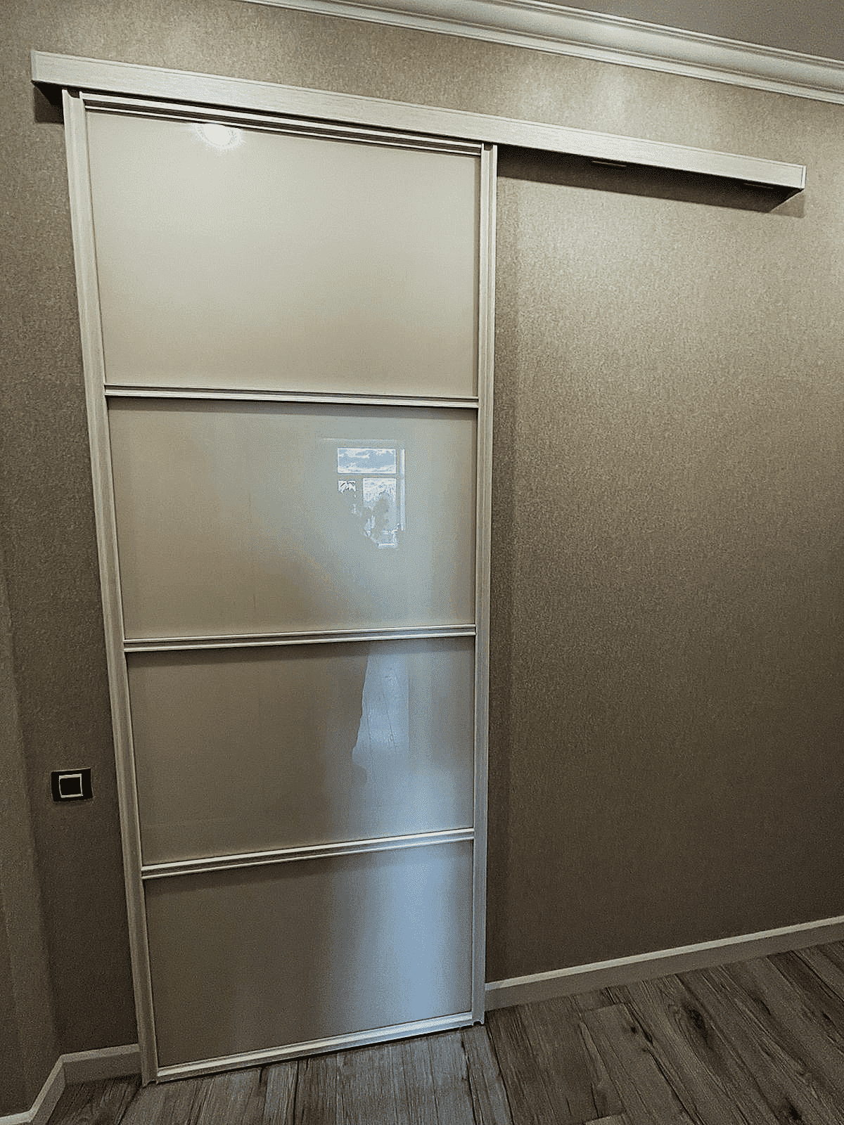 Стеклянные двери в гардеробную комнату